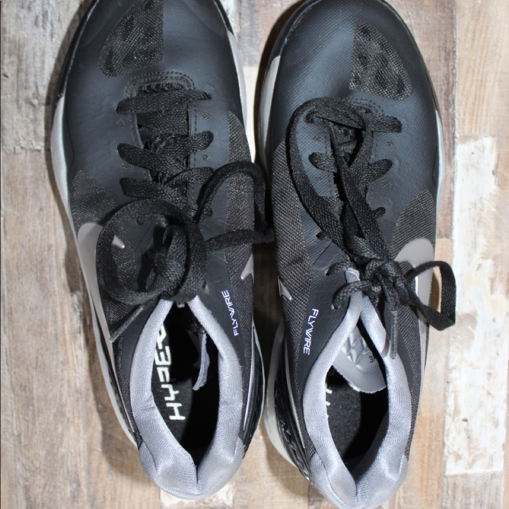 nike flywire volleyball shoes